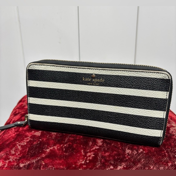 kate spade Handbags - Kate Spade New York Hyde Lane Stripe long wallet in black/cream